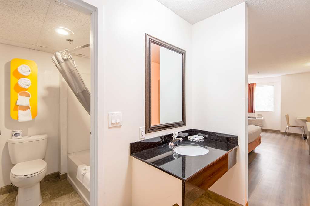 Motel 6 Lawrence KS - photo 15