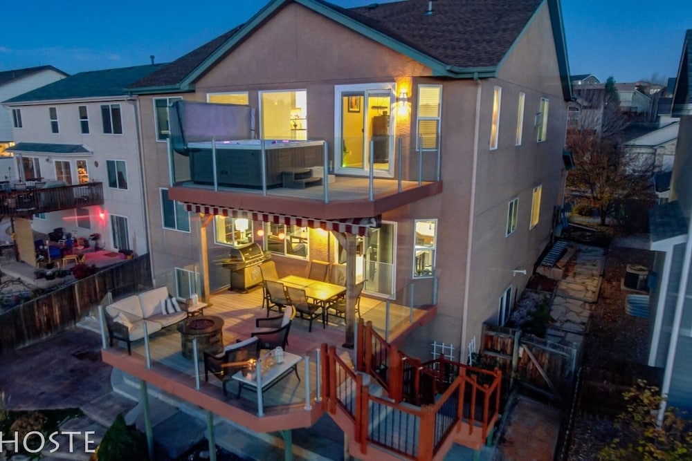 5Br Mtn Views Family Getaway Hot Tub in Colorado Springs, United States