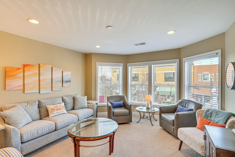 Phoenix Nest South Haven Condo River View — 4-Star Luxury Hotel in South Haven, United States