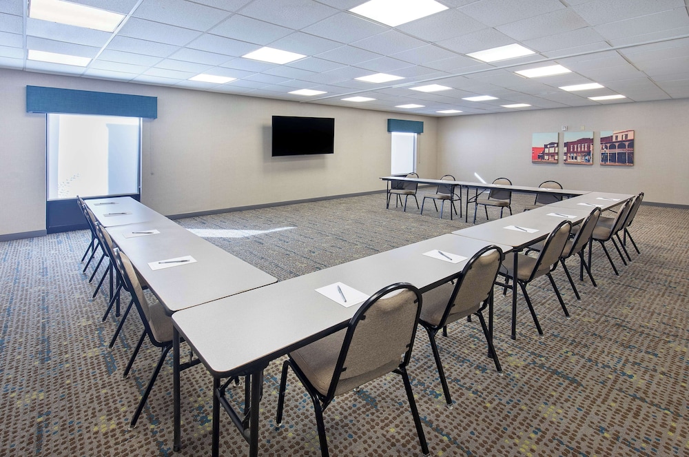 Hampton Inn Selma - photo 29