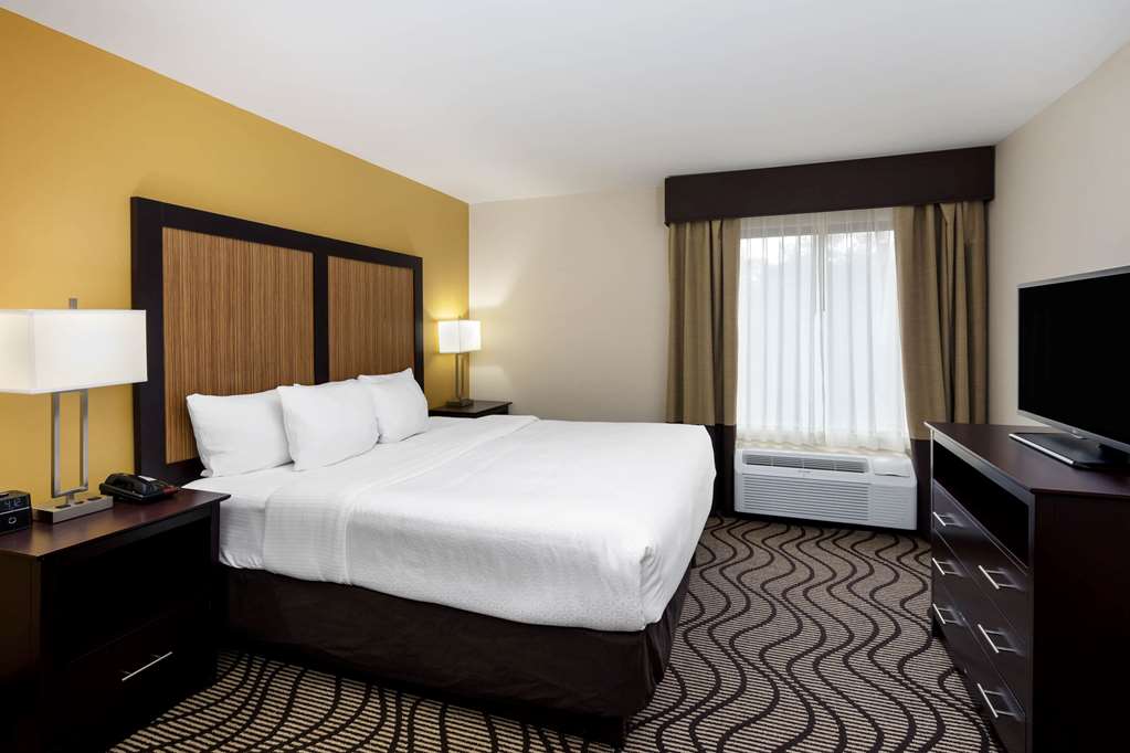 La Quinta Inn & Suites by Wyndham LaGrange I 85 - photo 21