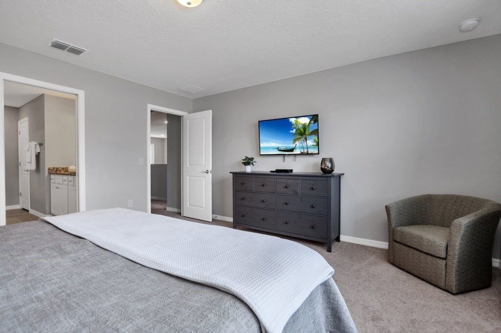 5 Bed With Fantastic Game Room In Fun Resort 5 Bedroom Townhouse by RedAwning - photo 3