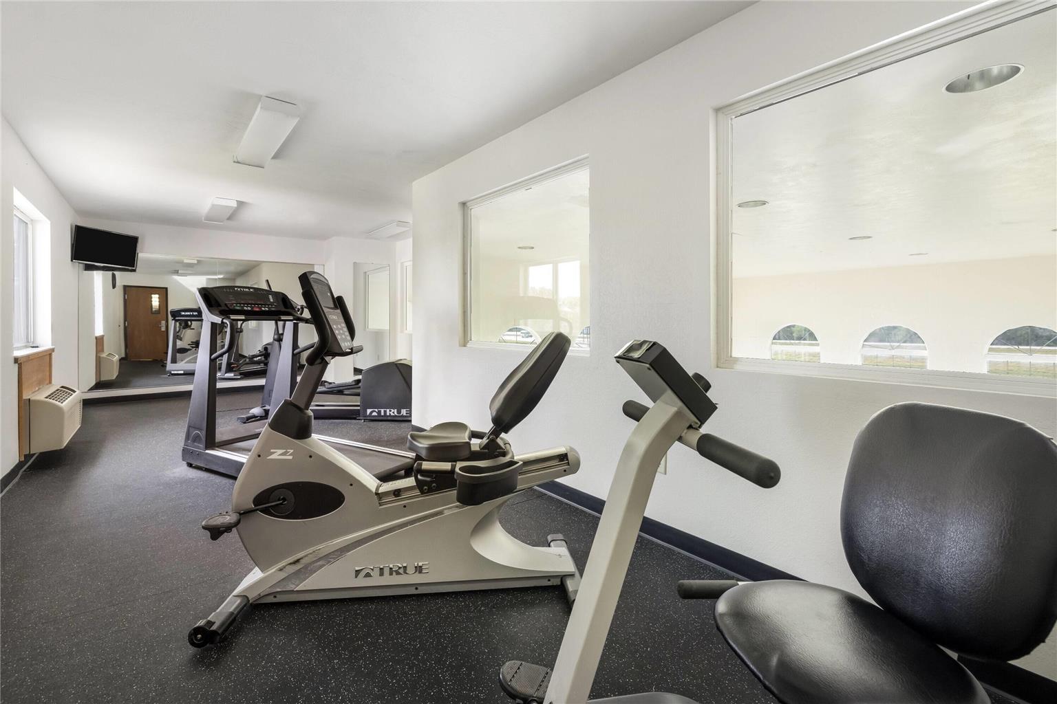 Howard Johnson Hotel & Suites by Wyndham Oacoma - photo 9