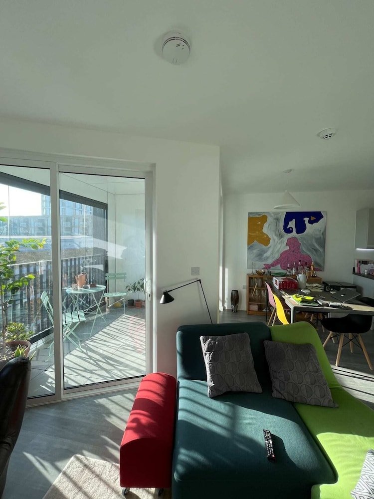 Bright 1BD Flat W balcony Heart of Brixton — 4-Star Luxury Hotel in London, United Kingdom
