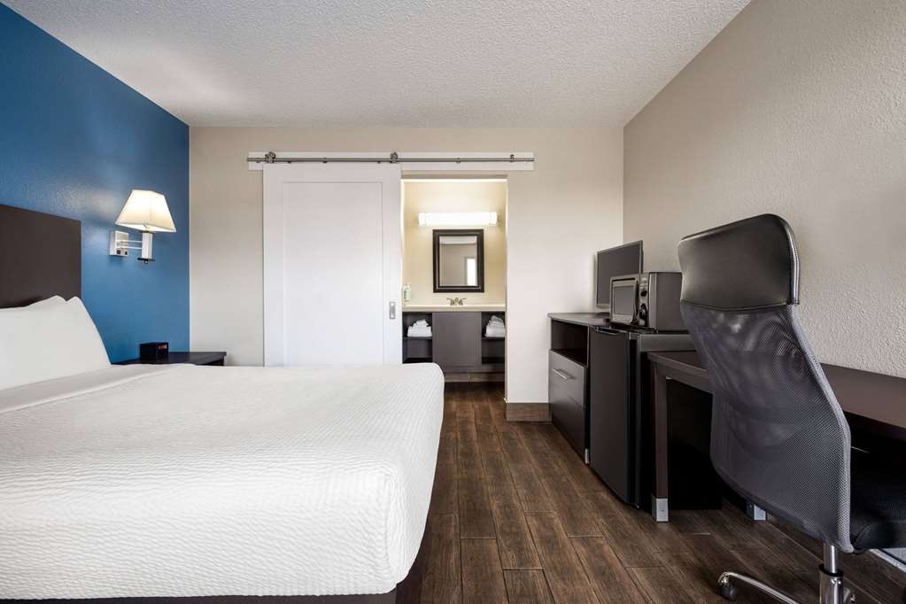 Baymont by Wyndham Kingman - photo 26