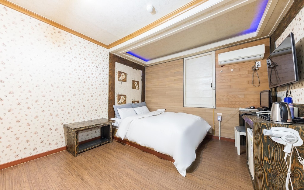 Daecheon Sintanjn Green in Daejeon, South Korea