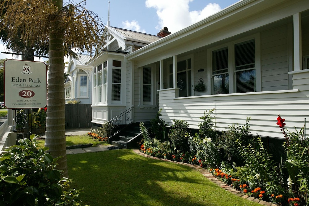 Eden Park Bed and Breakfast — 4-Star Luxury Hotel in Auckland, New Zealand