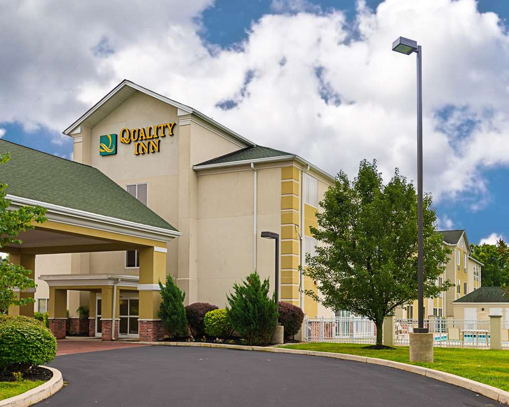 Quality Inn Spring Mills Martinsburg North - photo 3