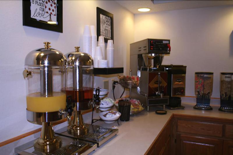 River Valley Inn & Suites - photo 23