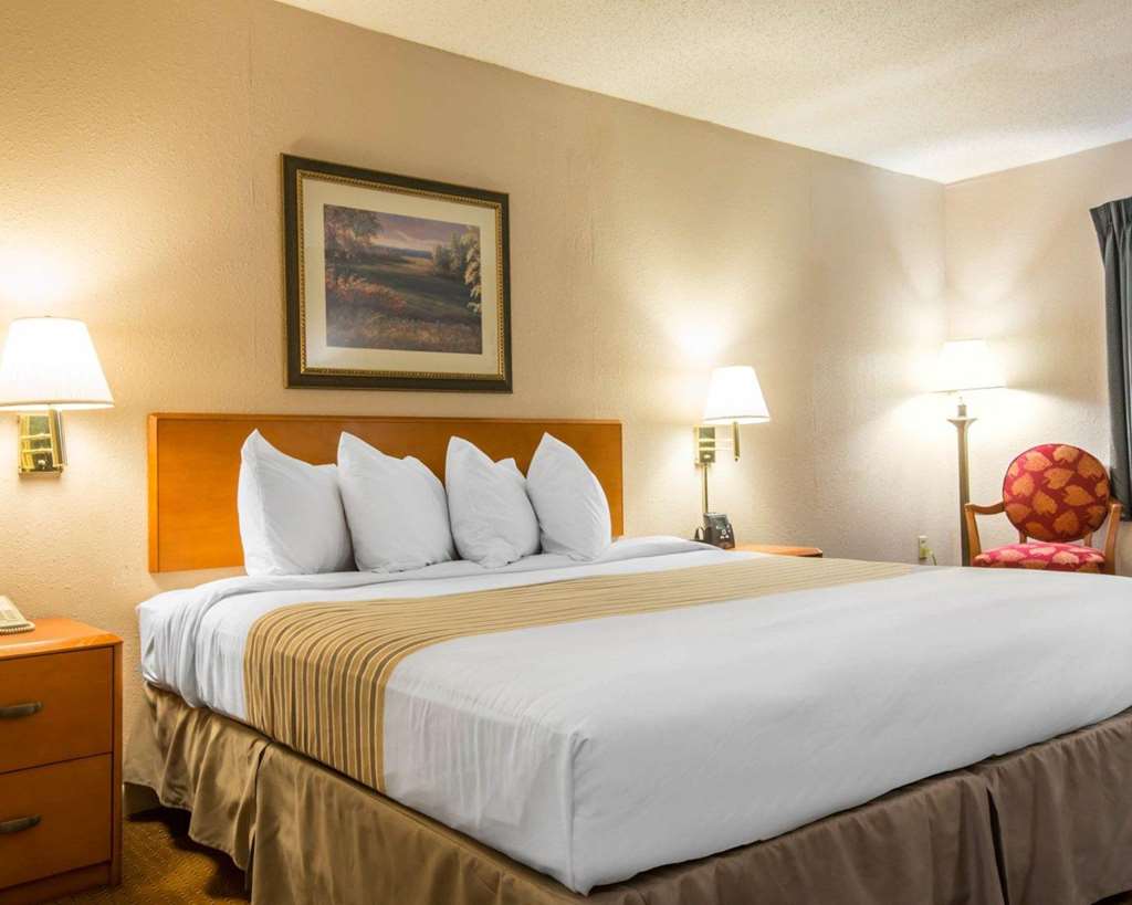 Econo Lodge Inn & Suites Columbus near Fort Benning - photo 14