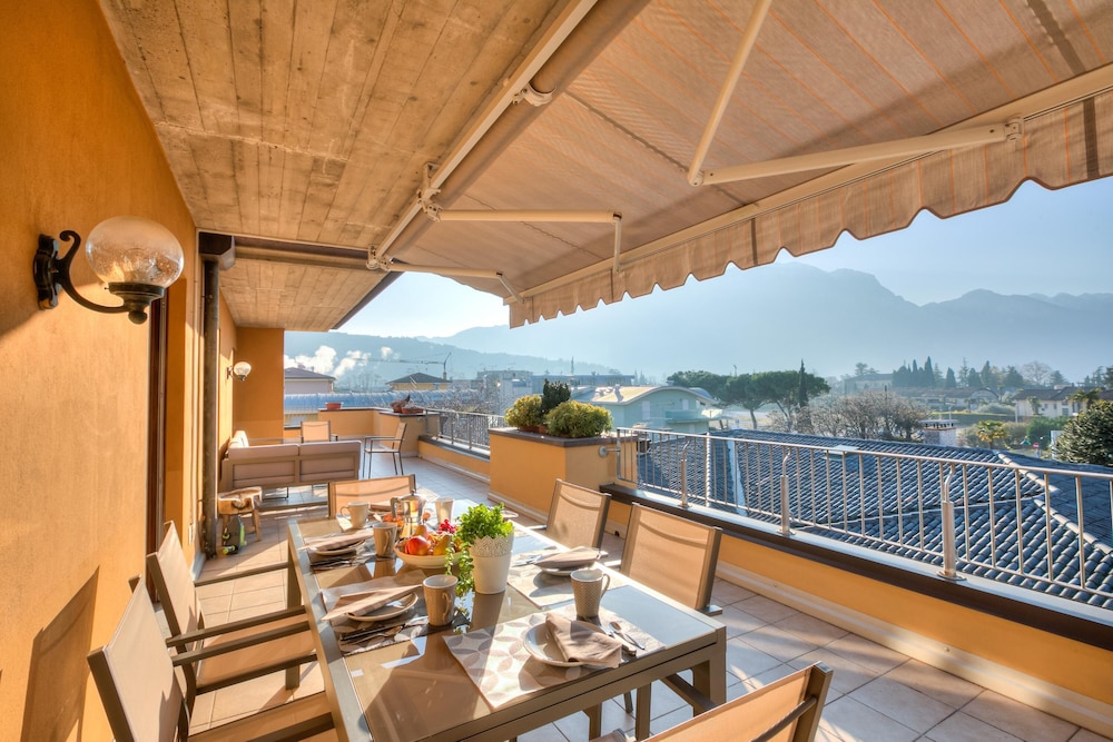 Antares150m from the Lake Happy Rentals — 4-Star Luxury Hotel in Riva Del Garda, Italy