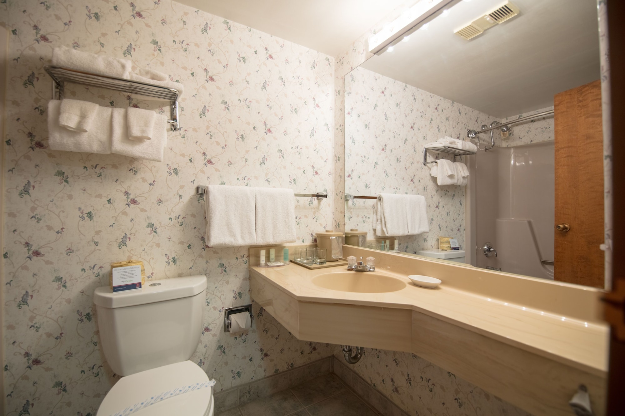 Ramada by Wyndham Cedar Rapids - photo 4