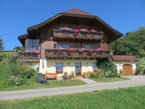 Ferienwohnung Brigitte Perner — 4-Star Luxury Hotel in Fuschl Am See, Austria