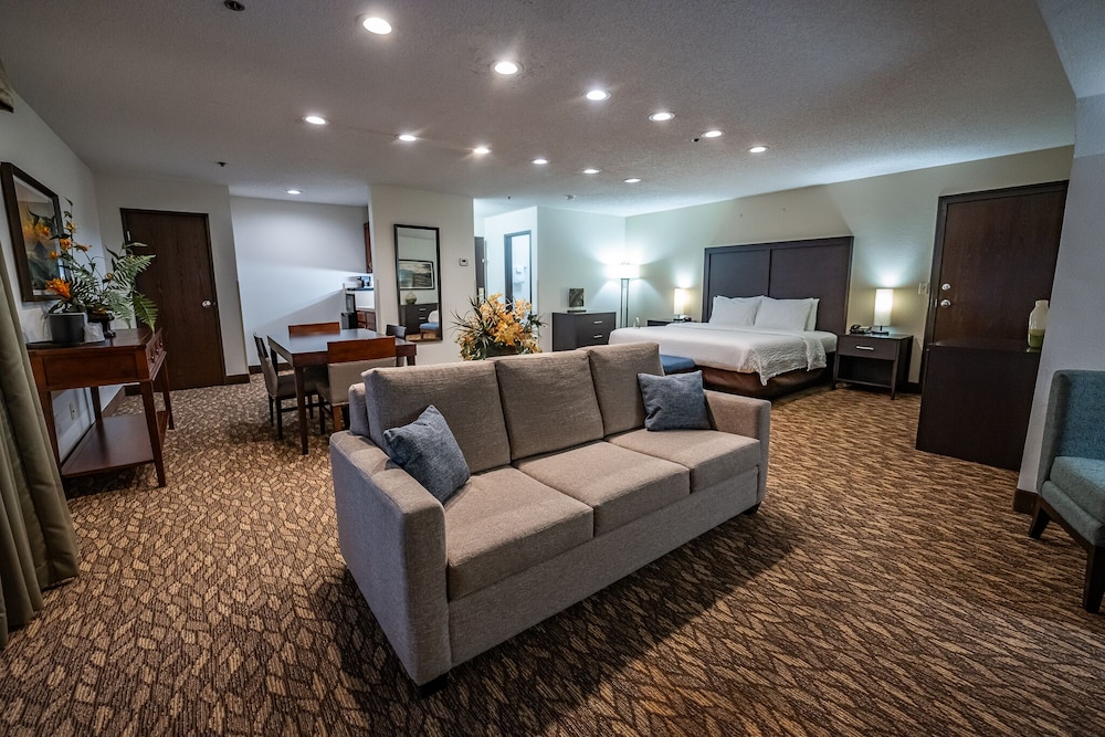 Christopher Inn and Suites - photo 8