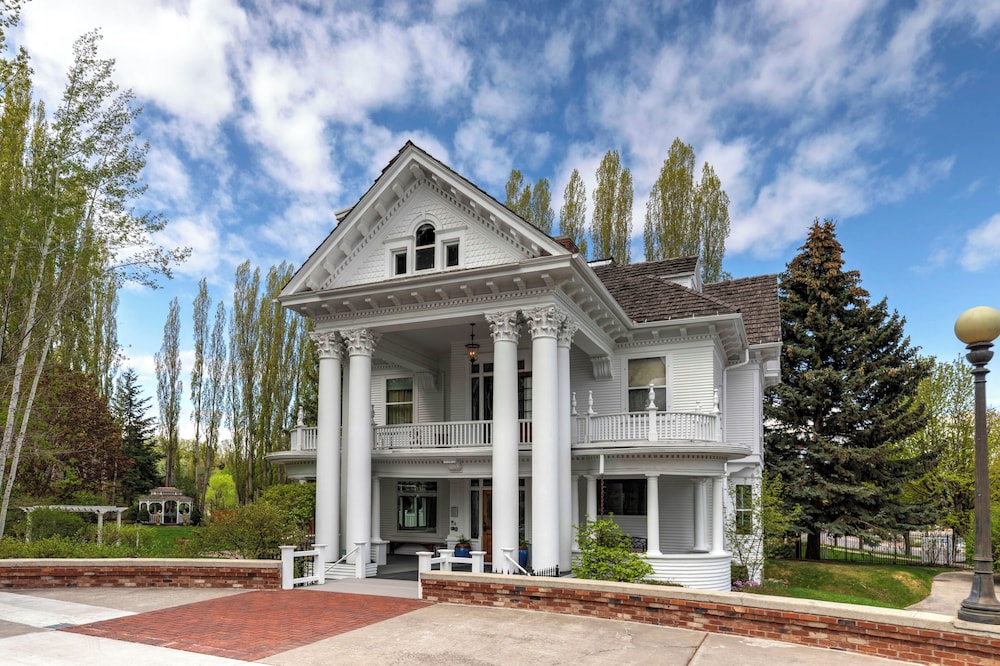 The Gibson Mansion Bed and Breakfast — 4-Star Luxury Hotel in Missoula, United States