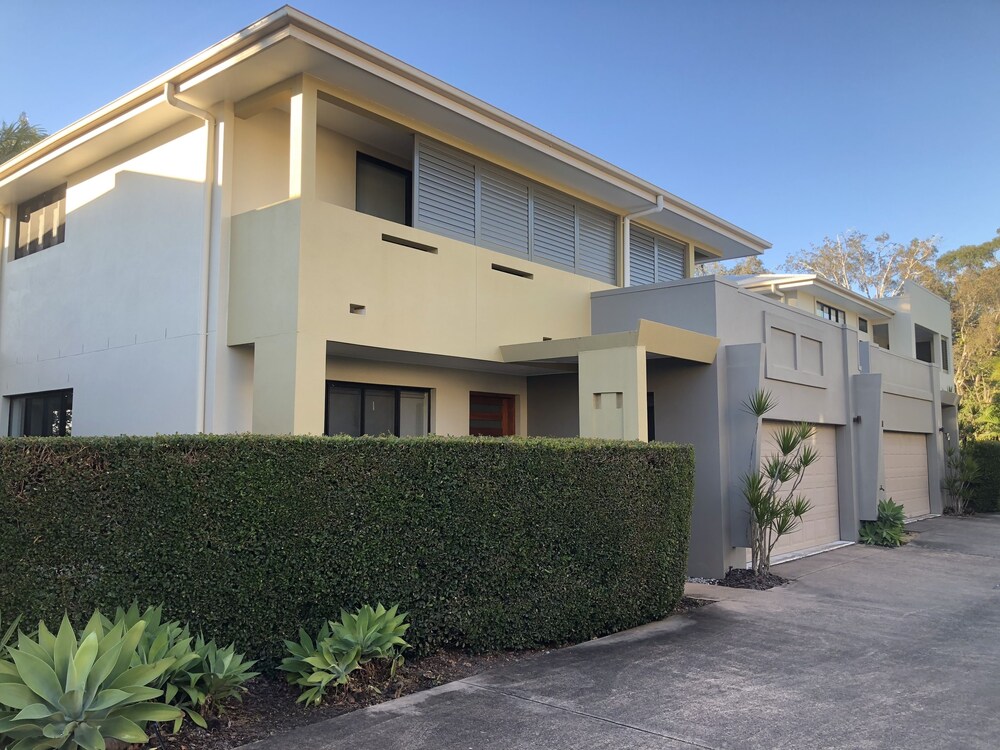 Sonoma Holiday House — 4-Star Luxury Hotel in Noosaville, Australia