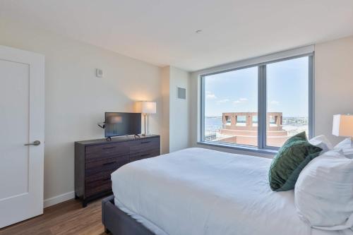 Luxury Apt Seaport with Gym and Pool — 4-Star Luxury Hotel in Boston, United States
