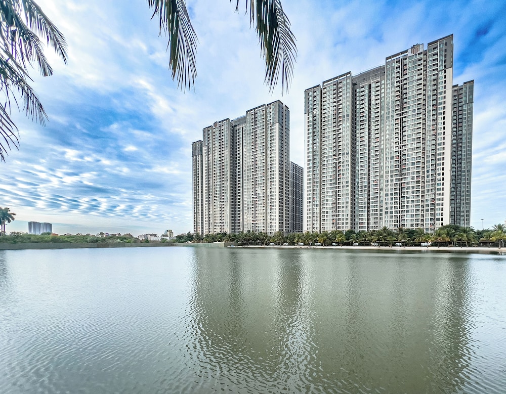 Masteri West Heights Lakeview Apartments — 4-Star Luxury Hotel in Hanoi, Vietnam