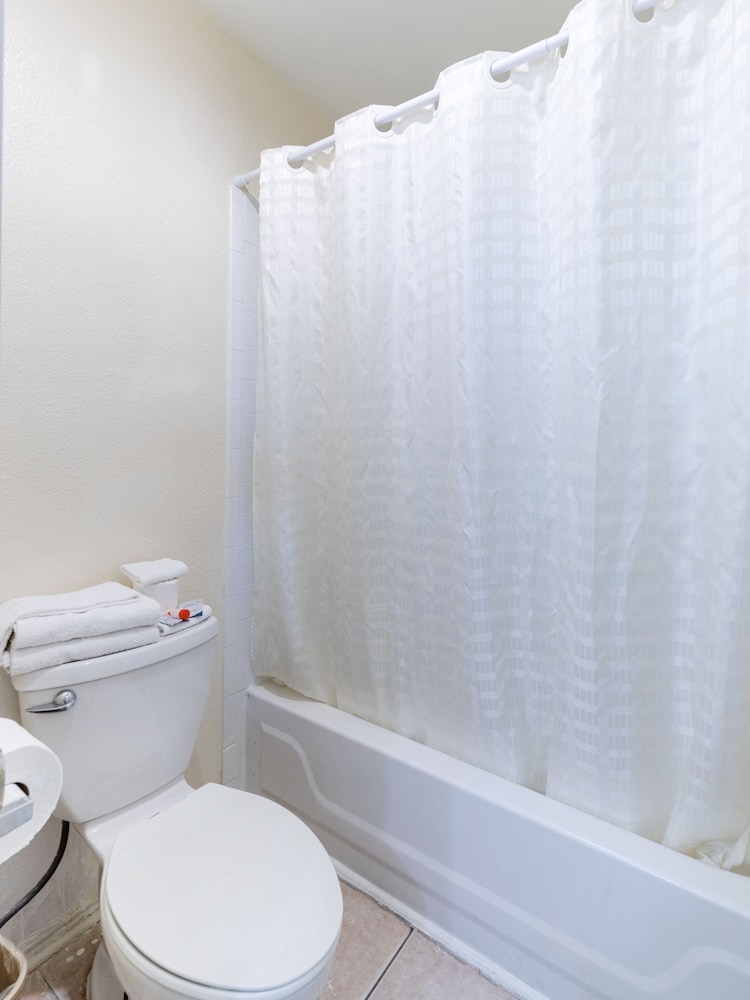 OYO Hotel San Antonio Lackland near Seaworld - photo 19