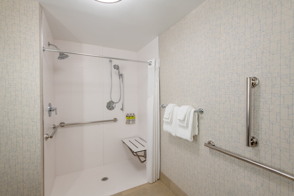 Holiday Inn Express & Suites Phoenix Airport North by IHG - photo 87