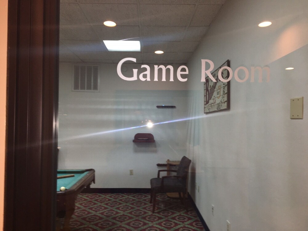 Red Roof Inn & Suites Newport News - photo 22