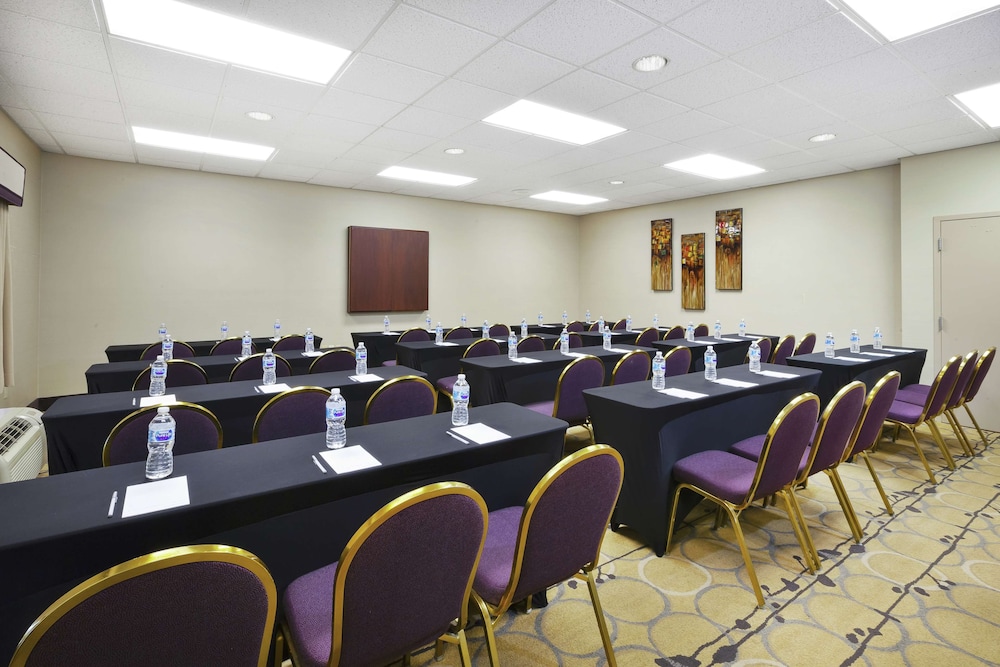 Hampton Inn Clinton - photo 28