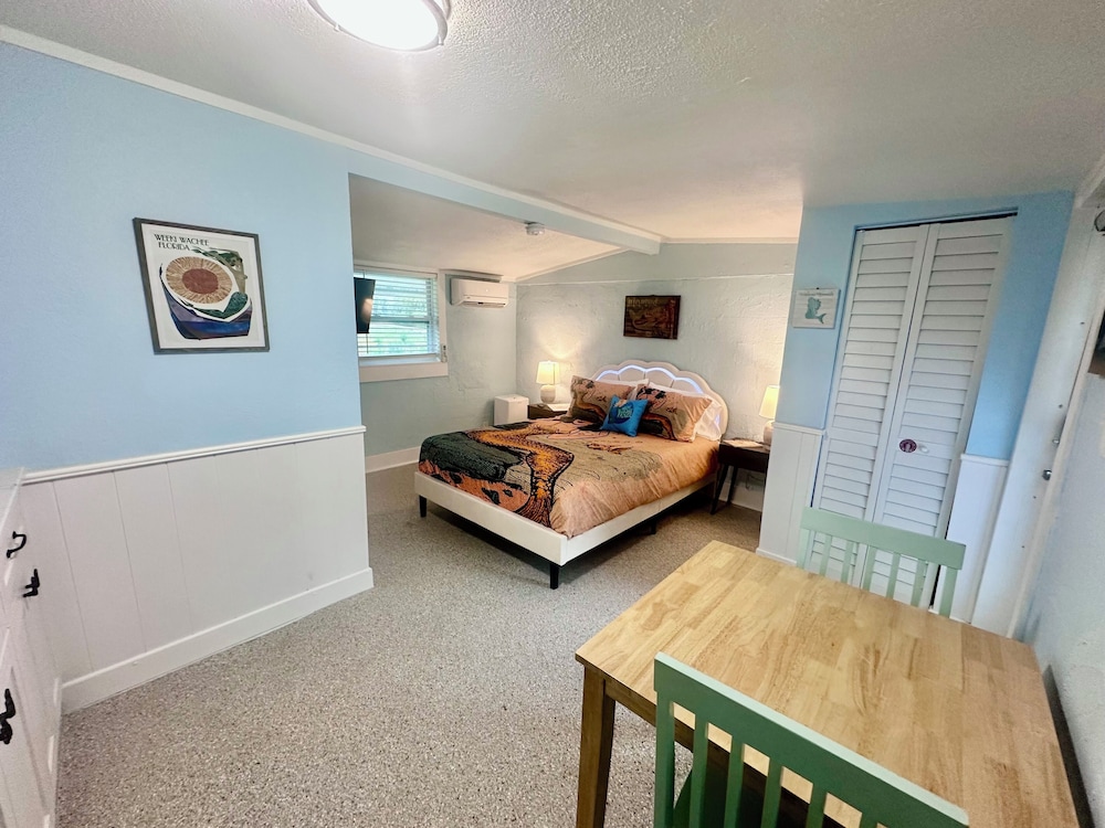 Neptune's Grotto Waterfront Retreat - photo 18