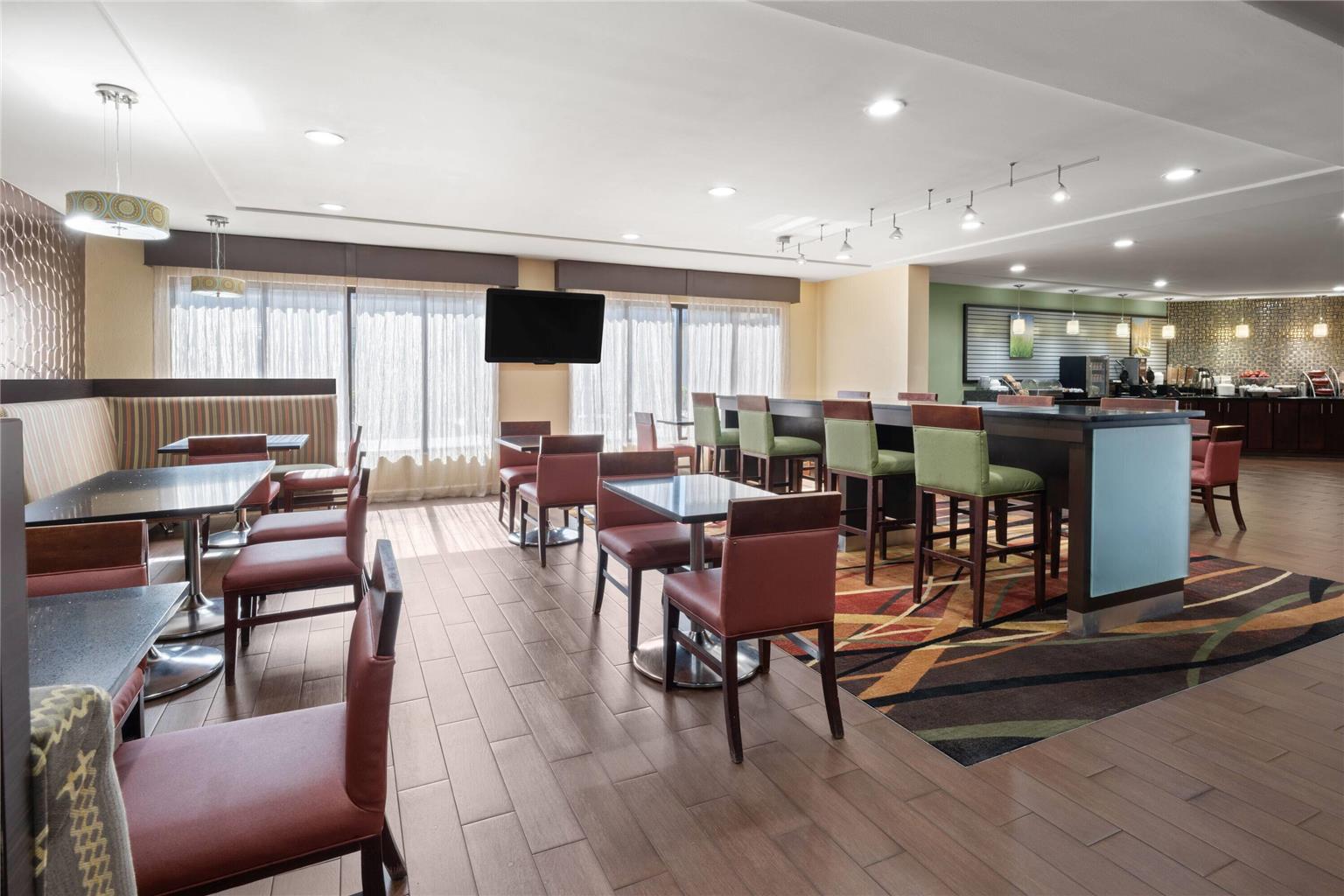 La Quinta Inn & Suites by Wyndham Florence - photo 84