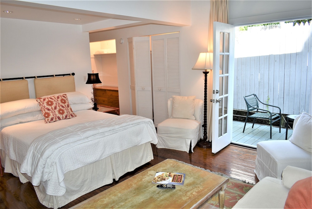 Simonton Court Historic Inn & Cottages - photo 61