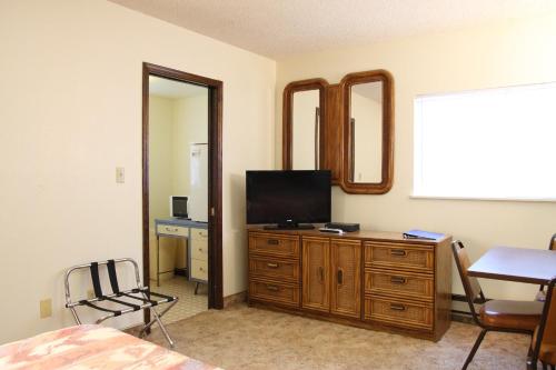 Dove Creek Inn - photo 40