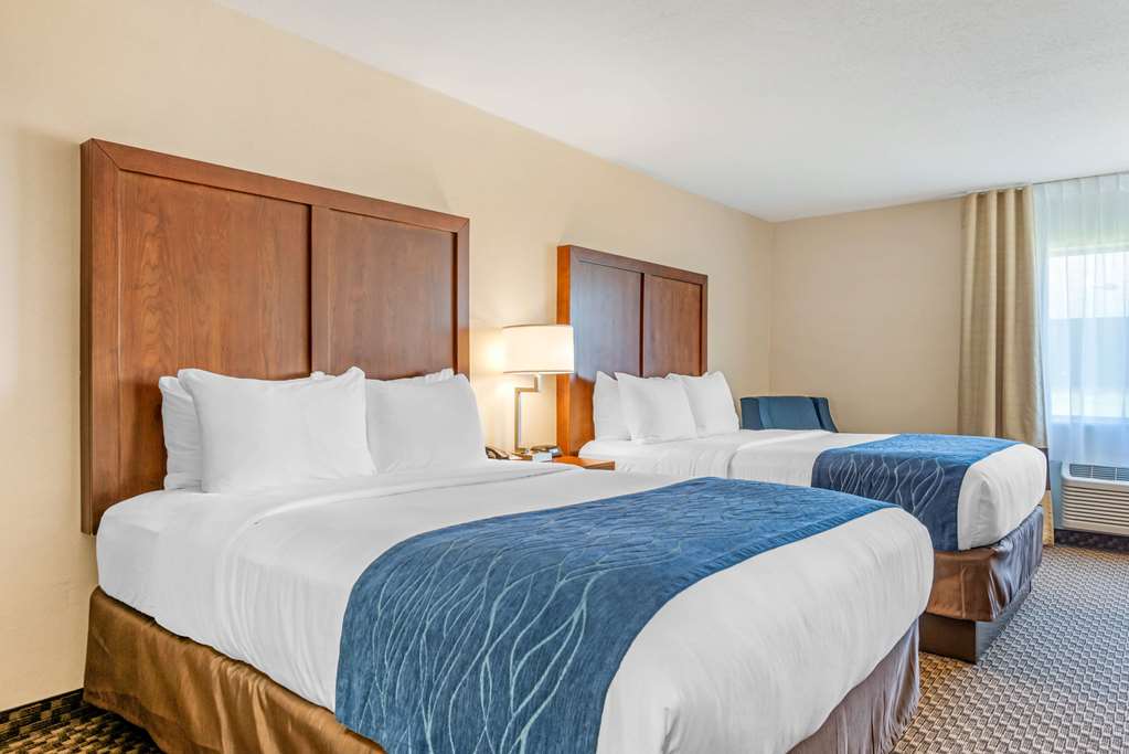 Comfort Inn & Suites Near Route 66 - photo 20