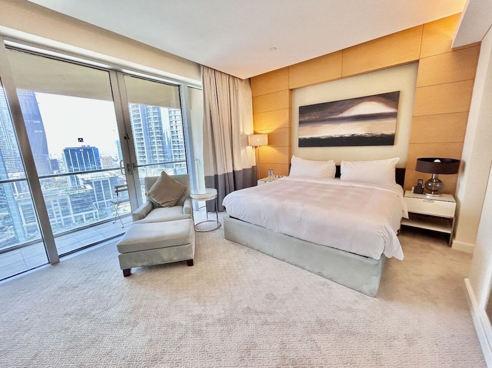 Fashion Avenue Dubai Mall Residences Studio with balcony — 4-Star Luxury Hotel in Dubai, United Arab Emirates