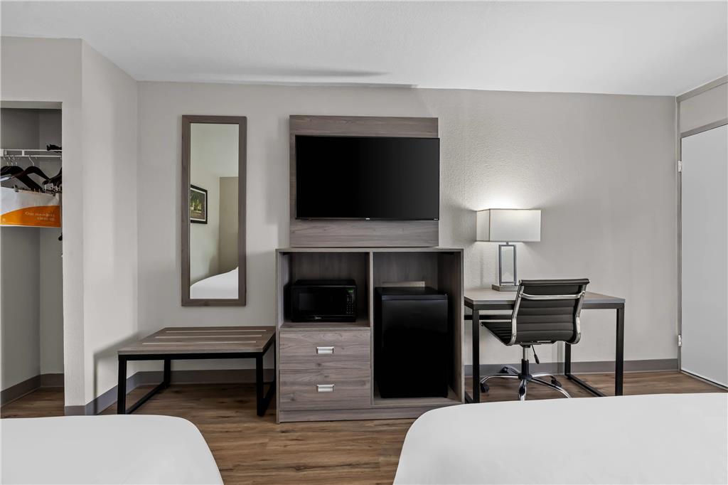 Golden Palms Inn & Suites - photo 17