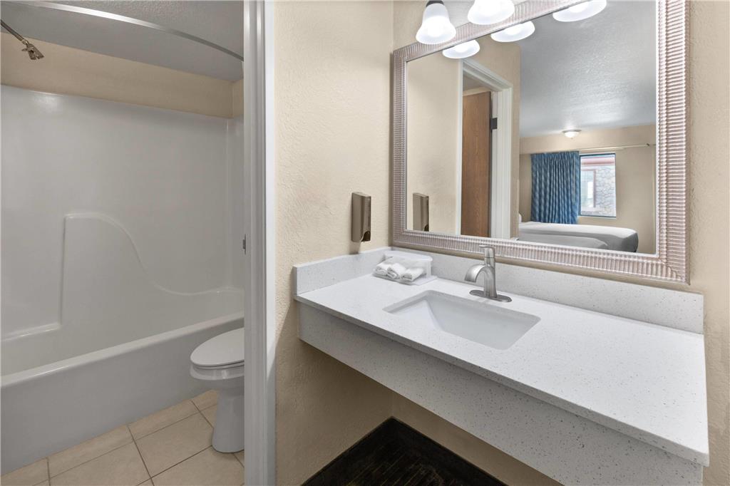 Days Inn by Wyndham Mackinaw City Bridgeview Area - photo 16