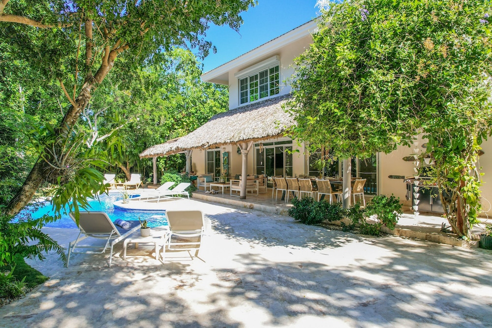 5BR Villa with Pool&Beach in Punta Cana — 4-Star Luxury Hotel in Punta Cana, Dominican Republic