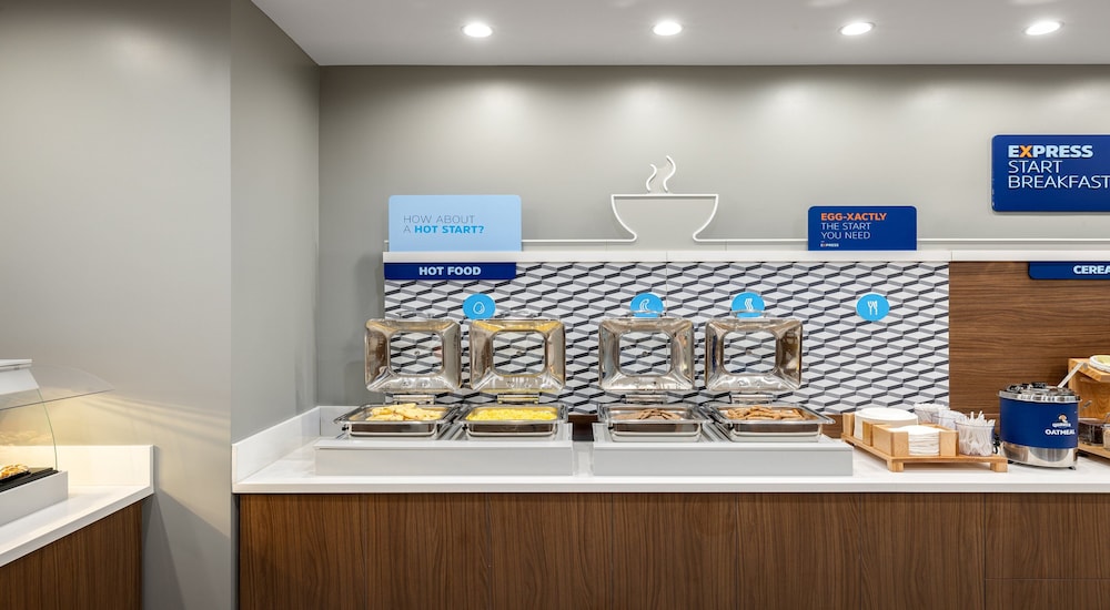 Holiday Inn Express & Suites Hawaiian Gardens by IHG - photo 41
