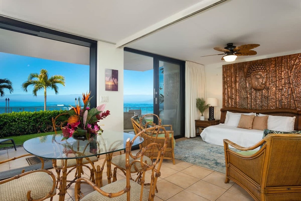 Zen by the Sea Ground Level Paradise with Ocean Views — 4-Star Luxury Hotel in Lahaina, United States