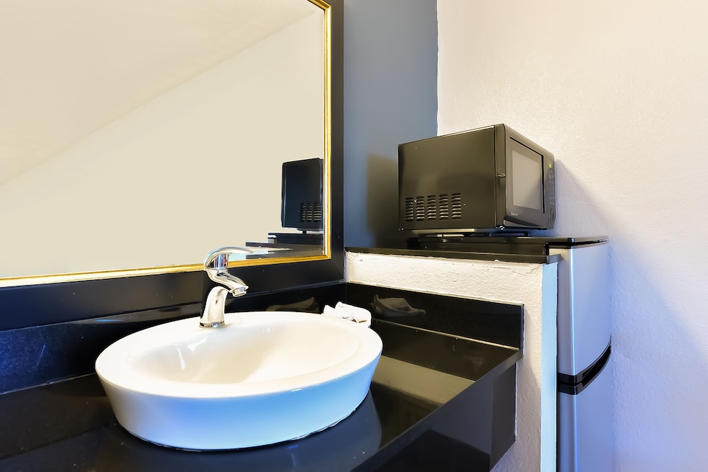 Oyo Hotel Valdosta Ga I 75 - photo 21