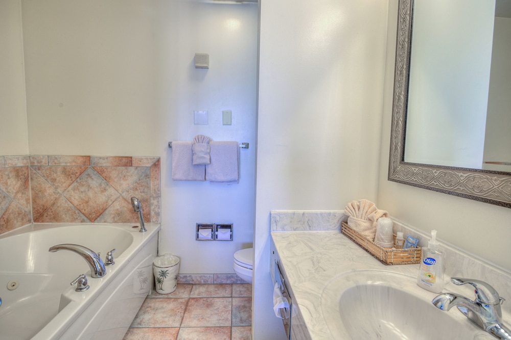La Fiesta Ocean Inn And Suites - photo 55