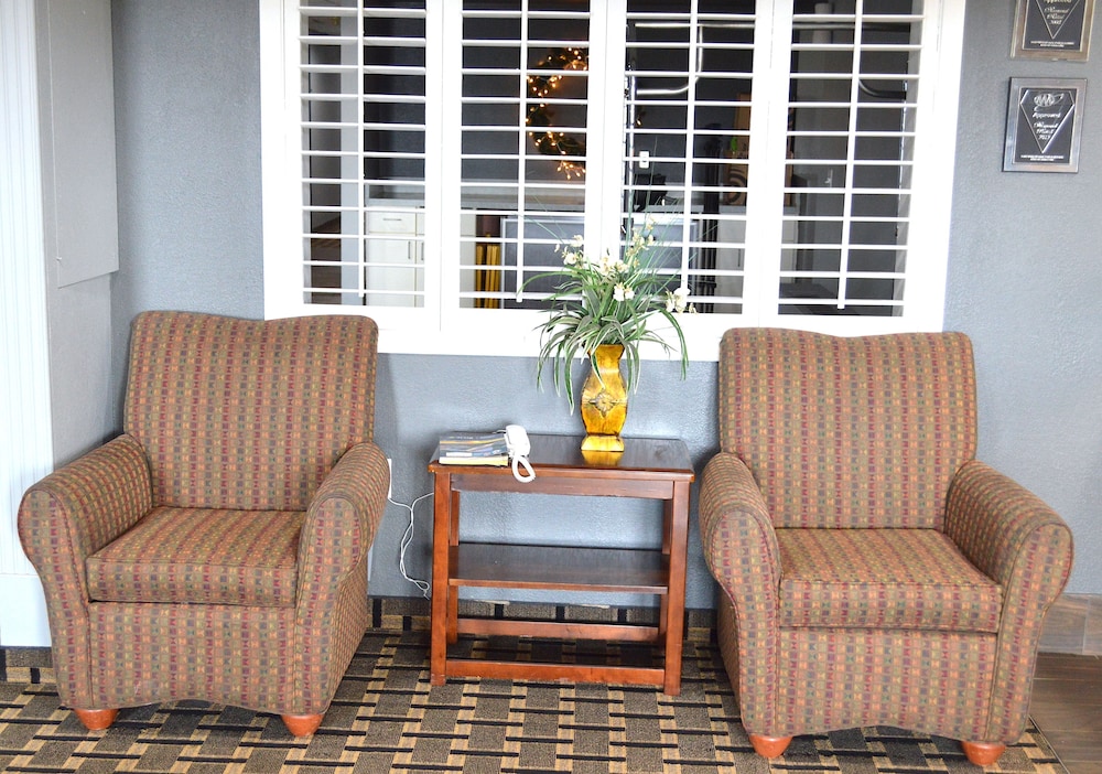 Americas Best Value Inn & Suites St. Cloud - photo 4