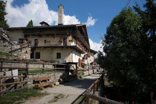 Lous Escartoun — 4-Star Luxury Hotel in Pragelato-Rua, Italy