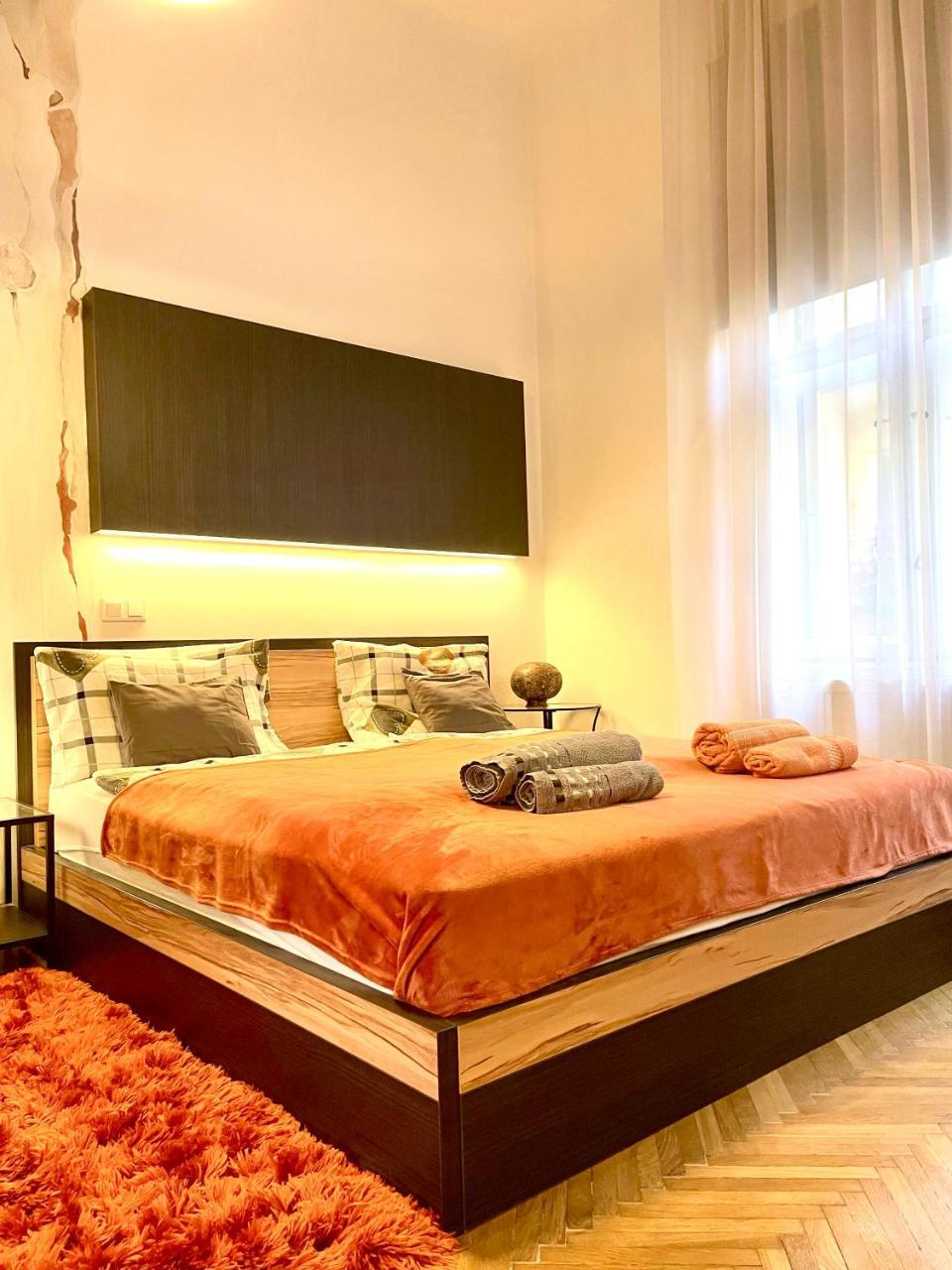 ORANGE Pearl Apartment 3 rooms next to Danube — 4-Star Luxury Hotel in Budapest, Hungary