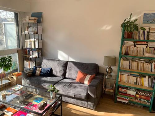 Sunny Escape in Belleville - last minute hotel in Paris