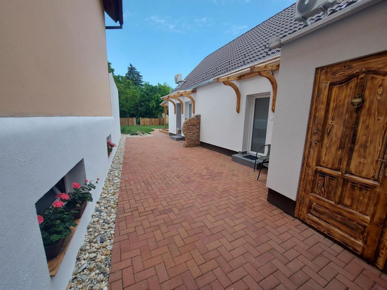 Belvárosi apartmanház 2 — Szigetvar — photo 2