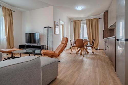 Apartman Fjaka spacious two bedroom apartment with parking — 4-Star Luxury Hotel in Sibenik, Croatia
