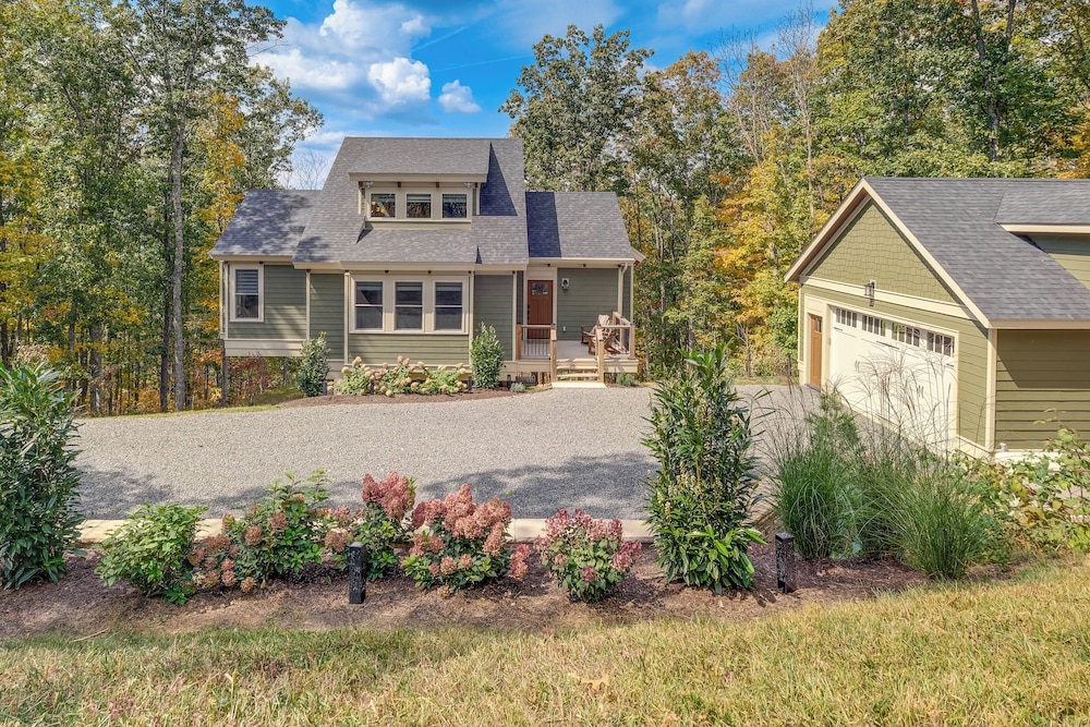 Mtn Views Spacious Deck Modern Caldwell Getaway — Caldwell