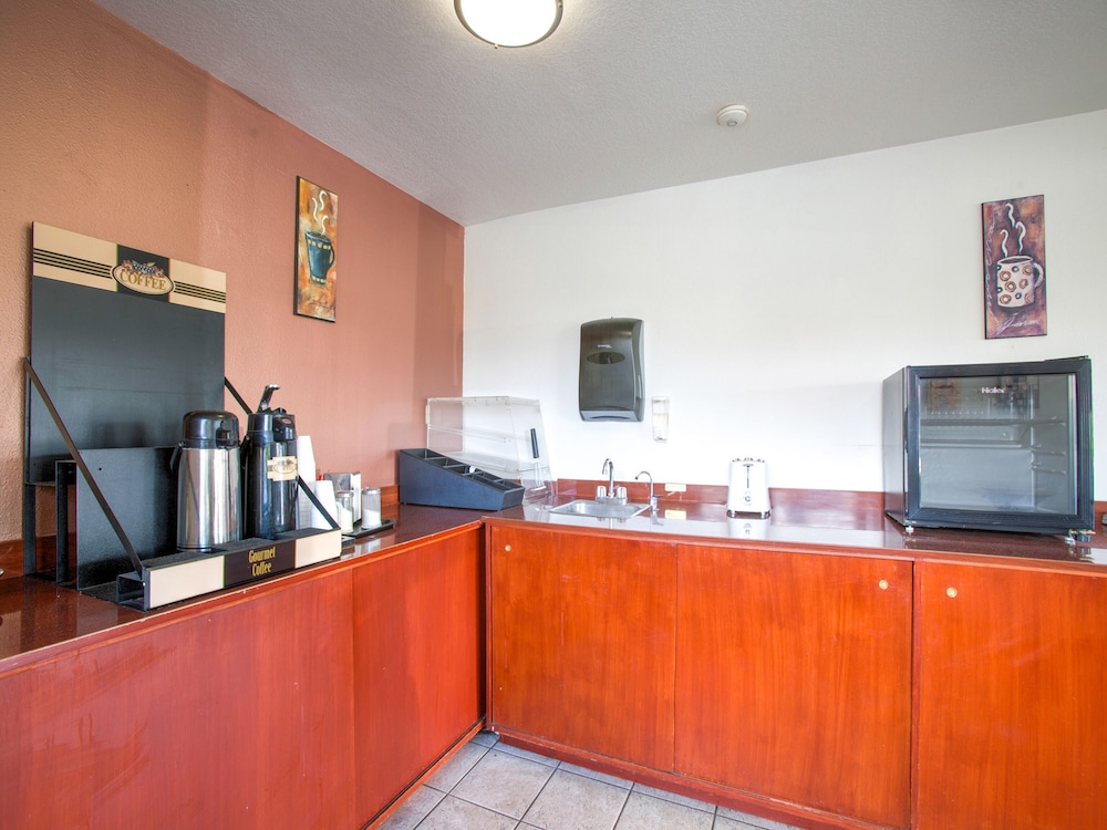 OYO Woodland Hotel and Suites - photo 32