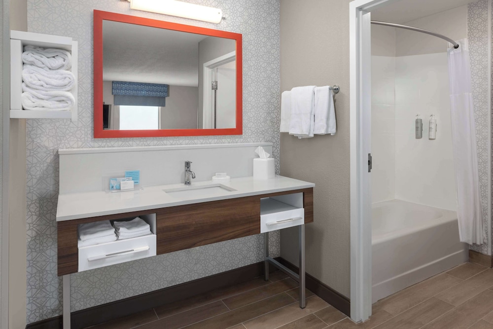 Hampton Inn & Suites Saginaw - photo 24