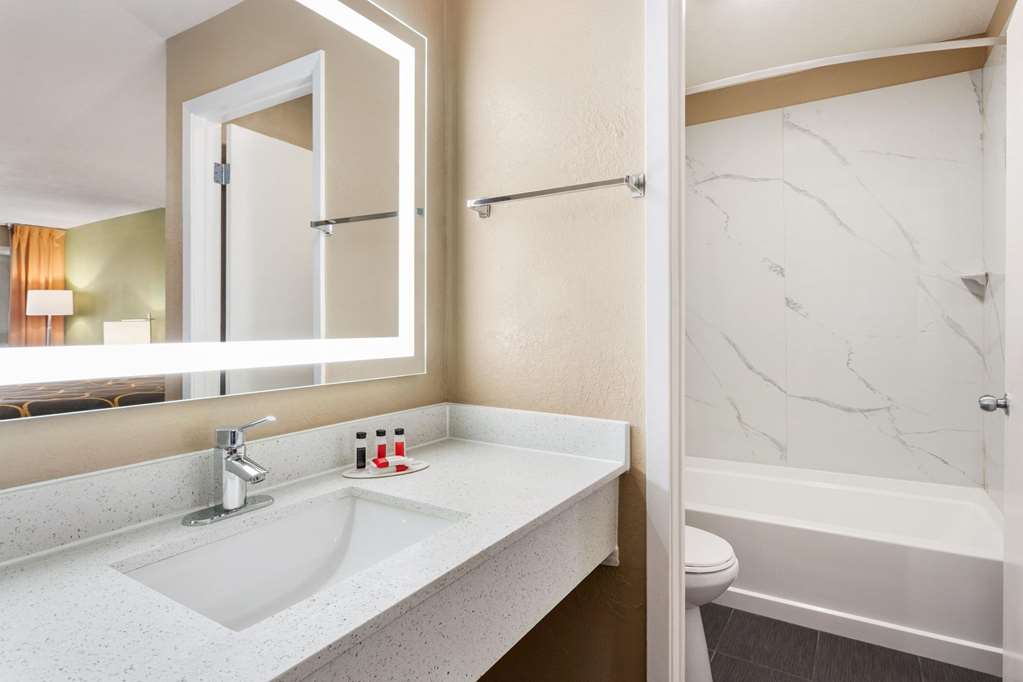 Super 8 by Wyndham Brookhaven - photo 26