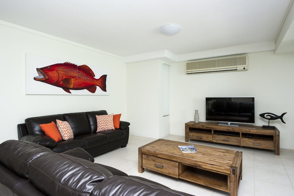 Blue on Blue Apartment 811 — 4-Star Luxury Hotel in Nelly Bay, Australia